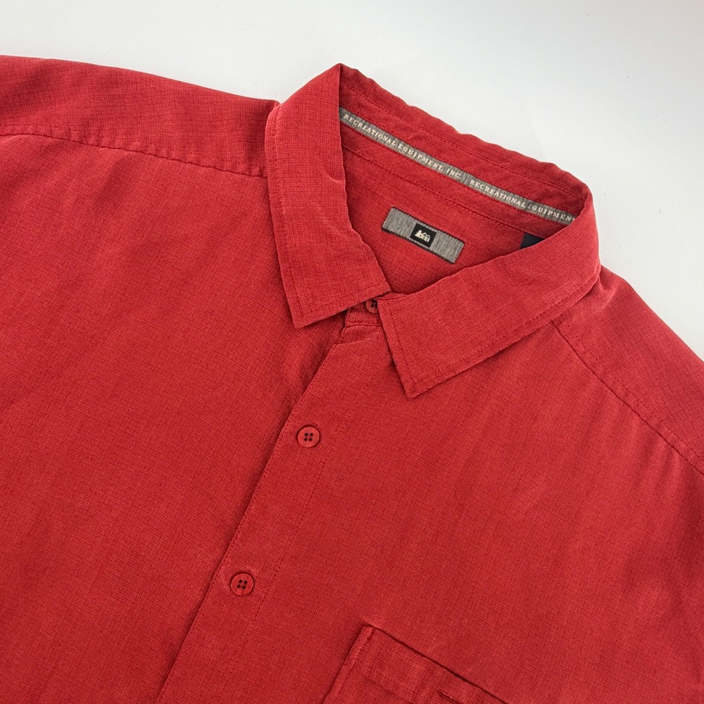 REI Button Down Shirt Men XL Red Short Sleeve Textured Poly Blend Hiking Casual